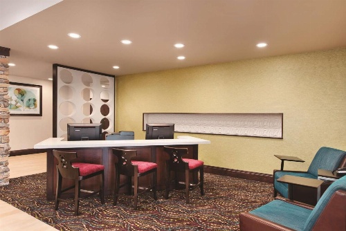 Homewood Suites By Hilton Mobile I-65/Airport Blvd image 1
